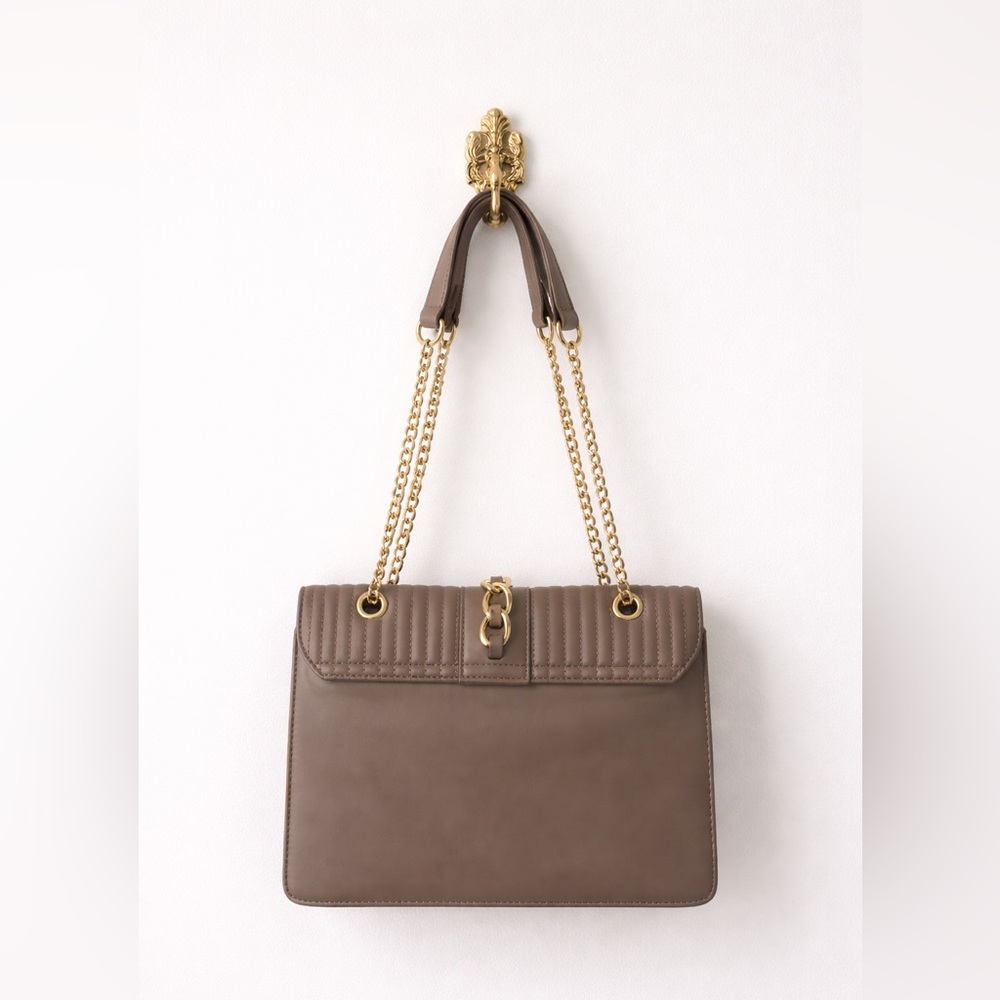 Badgley Mischka Quilted Chain Shoulder Bag Taupe Gold Hardware - Picture 2 of 5